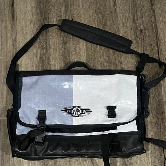 Team Wonder Bike Messenger Bag - Picture 1 of 4